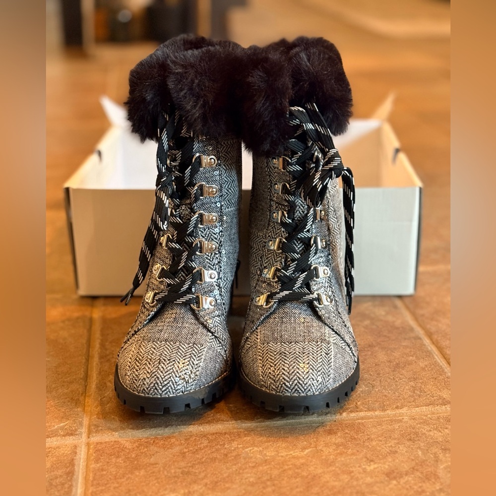 Stylish Comfort Women's Gray Boots size 10